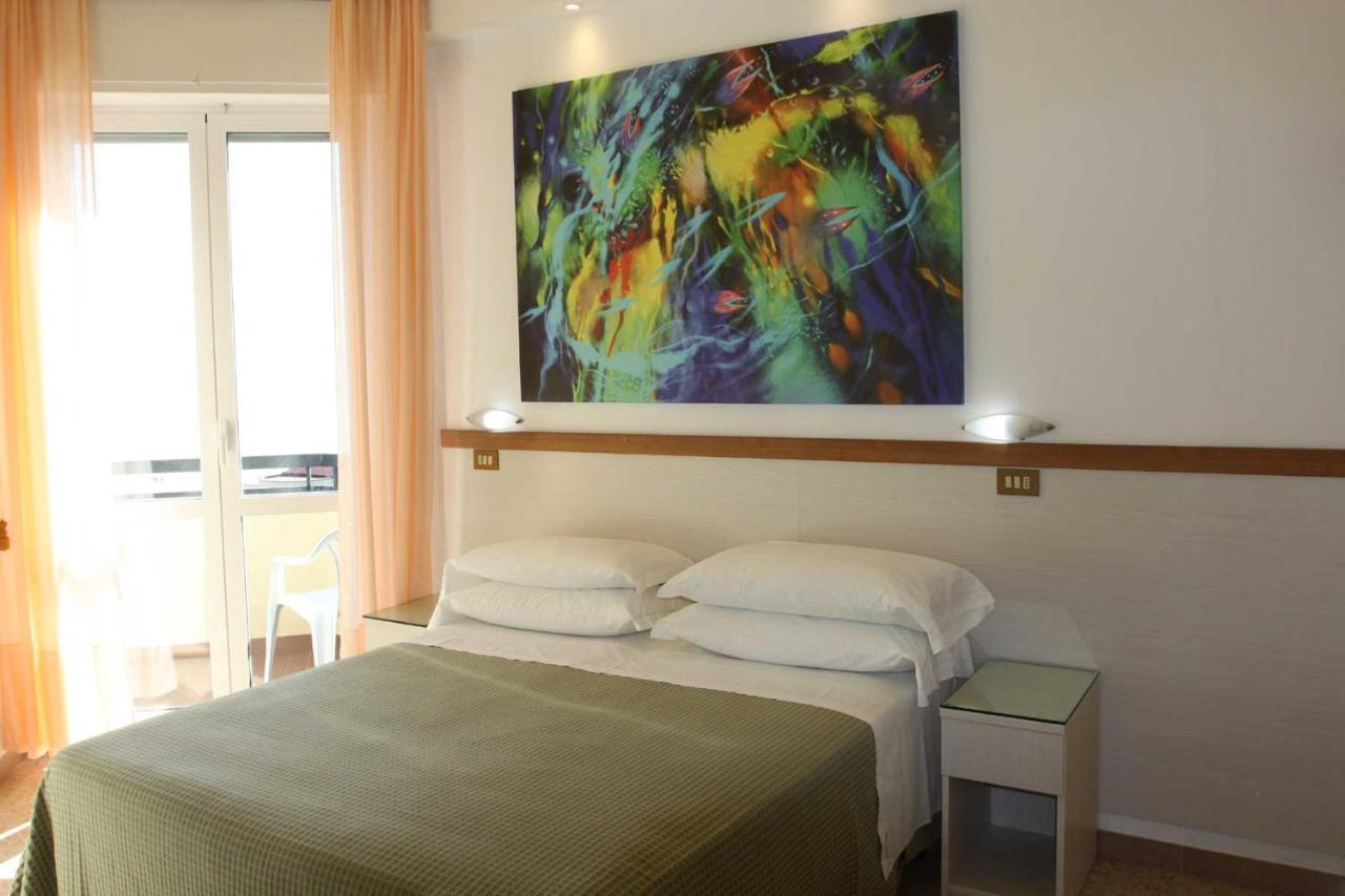 Cristina Hotel 3*